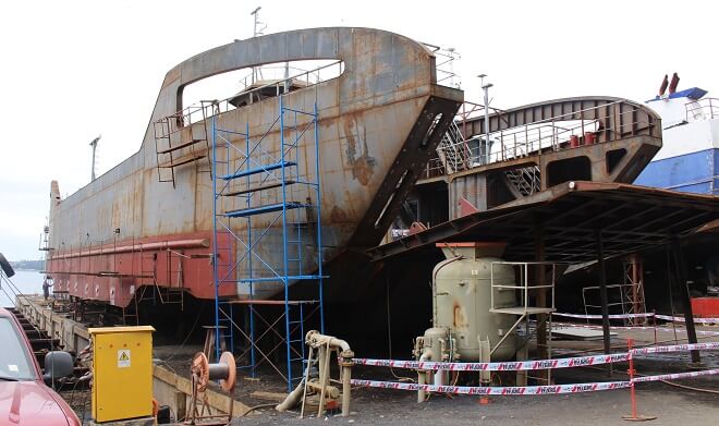 En Puerto Montt se construye actualmente la segunda barcaza para el tramo Niebla-Corral (1)
