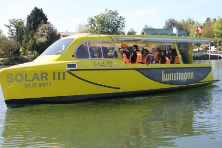 Alumnos de Liceo Benjamín Vicuña Mackenna aprendieron sobre sustentabilidad a bordo de taxis fluviales