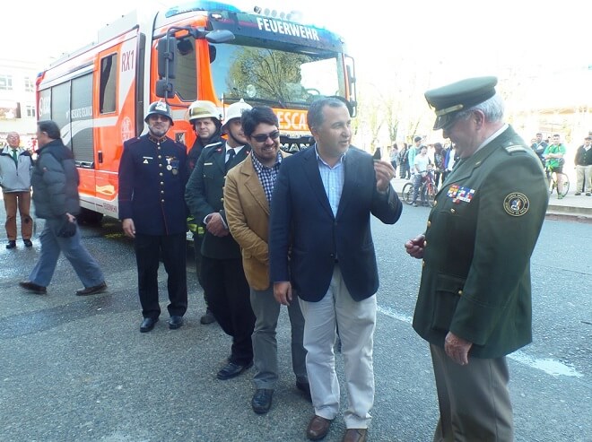 Intendente Montecinos entregó carro de rescate a bomberos de Valdivia
