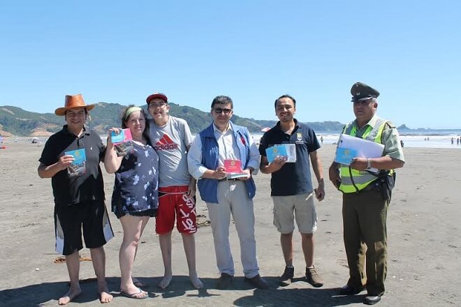 Director regional SENDA difundió campaña de verano en balneario de Mehuín  