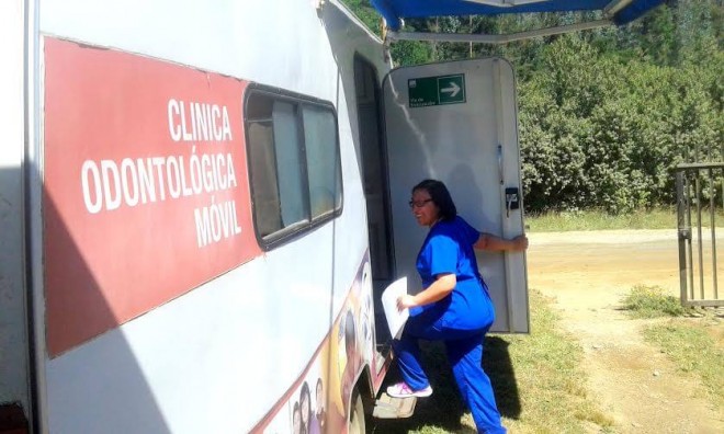Salud Municipal llevó Clínica Móvil Dental hasta sector rural de Morrompulli para realizar atenciones a vecinos