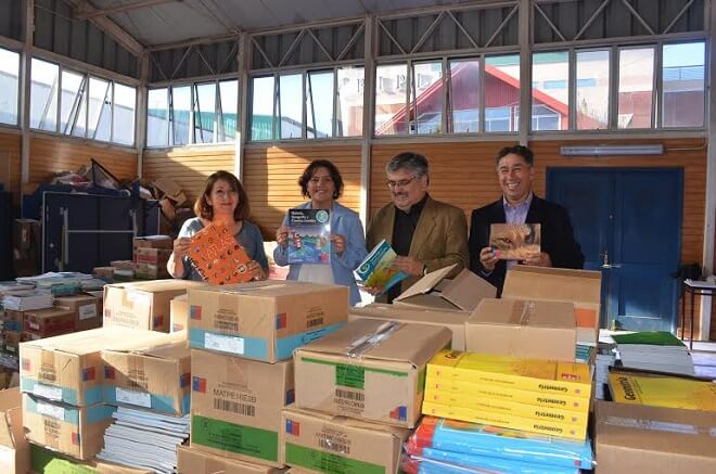 Autoridades de Los Ríos conocieron textos educativos que distribuye Mineduc este 2016