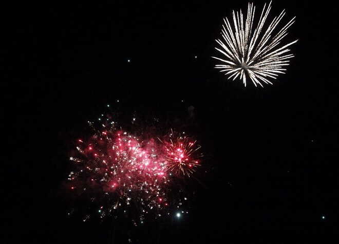 Miles de paillaquinos disfrutaron de los carros alegóricos y fuegos artificiales