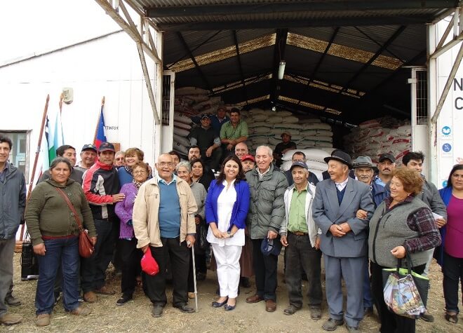 Más de 90 campesinos de Paillaco recibieron insumos para praderas suplementarias