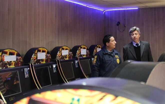 Fiscalía obtiene condena contra 3 acusados por operar máquinas tragamonedas en Valdivia