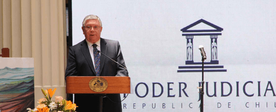Ministro de la Corte Suprema inaugura seminario que promueve el acceso a la justicia de grupos vulnerables en Valdivia