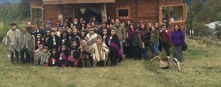 La agrupación de artesanas mapuche “Kallinko, el lago sagrado” inauguró su taller en Lago Neltume