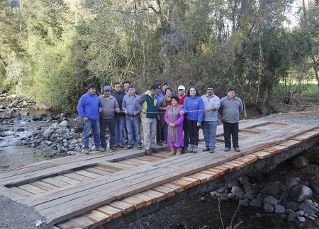 Alcaldesa de Futrono inauguró puente esperado por más de 50 años