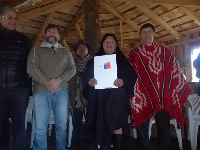 Bienes Nacionales Los Ríos entrega de acta en el marco de Día de los Pueblos Originarios