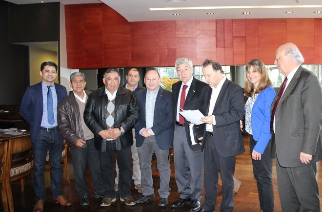 Senador De Urresti se reunió con embajadores para solicitar reapertura del paso Carirriñe