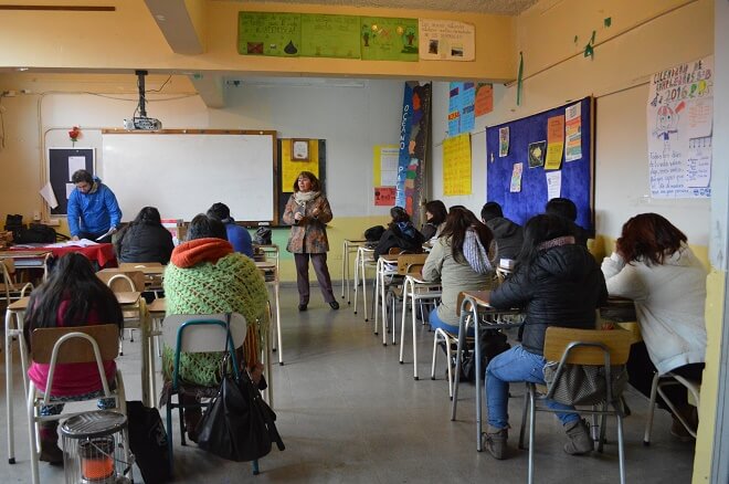 Más de 800 jóvenes y adultos de Los Ríos rinden pruebas para normalizar sus estudios de enseñanza básica y media