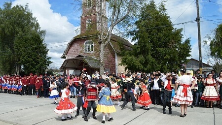 Intendente Montecinos acompañó a vecinos de Pichirropulli y Reumén en celebraciones de Fiestas Patrias