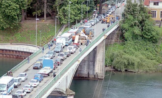Diputado Berger llamó no esperar mayor colapso de puente Pedro de Valdivia para reponer transbordador Las Mulatas-Torobayo