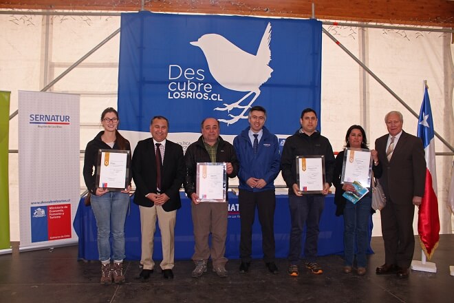 Sernatur premió a empresarios de Coñaripe y Choshuenco en Día Mundial del Turismo