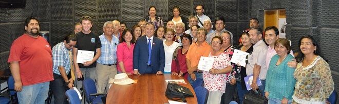Intendente Montecinos entregó recursos del Fondo Social Presidente de la República a 19 organizaciones de Los Ríos
