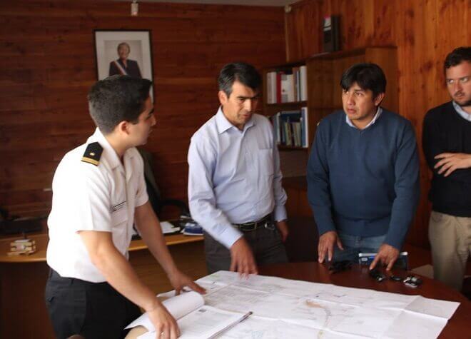 Otro paso para añorada costanera en Futrono: alcalde Lavado recibió concesión marítima del Borde Costero