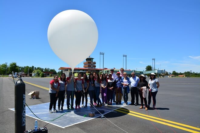 Liceo Gabriela Mistral lanzó globo metereológico desde aeródromo Pichoy