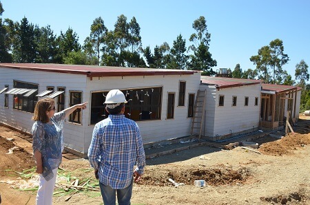 Un 80 % de avance tiene la obra de reconstrucción de la Escuela Rural Los Pellines de Curiñanco