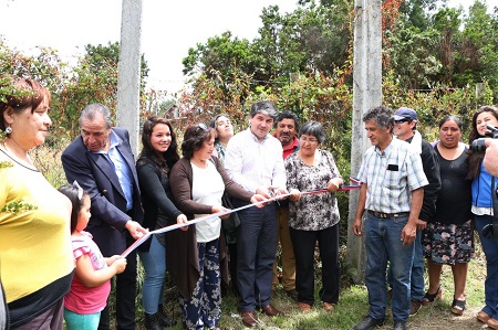Dos sectores costeros en Valdivia concretan proyecto de electrificación rural