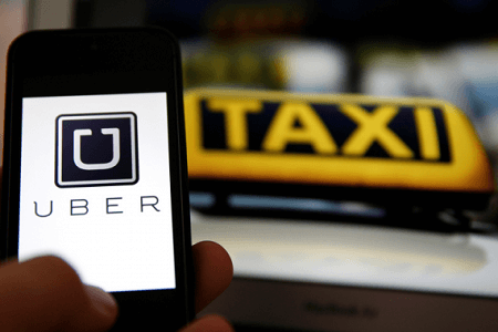 Harboe llama a Uber a exigir antecedentes penales de conductores y registro de pedófilos