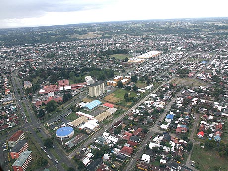 Tras reunión con pymes de Osorno, autoridades llaman a participar en catastro para constatar daños materiales registrados en negocios