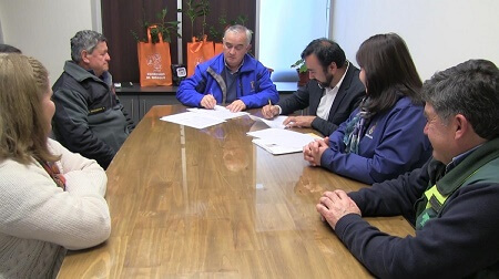 CONAF y Municipalidad de Curanilahue firmaron convenio de arborización
