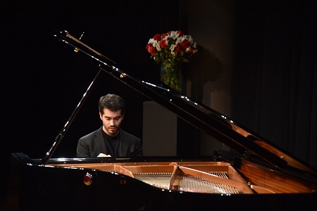 Pianista español Juan Pérez Floristán compartirá con músicos de Valdivia