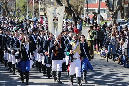 Con homenaje al pueblo mapuche y a “Guga” Ortiz San Pedro de la Paz desfiló en honor a Chile