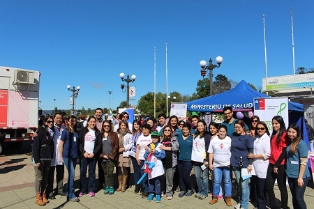 En la costanera valdiviana realizaron la feria para la prevención del cáncer
