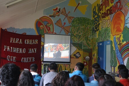 Jóvenes del centro de justicia juvenil de Valdivia lanzaron documental “Muros con vida”