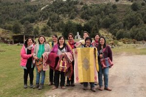 Territorio Patagonia Verde continúa capacitación de mejora en el arte textil de Futaleufú
