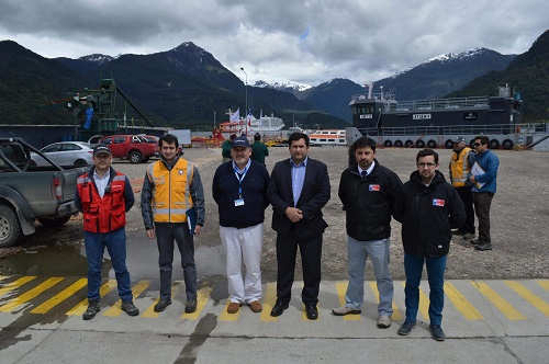 Autoridades reciben a turistas en la llegada del segundo crucero de la temporada a Puerto Chacabuco