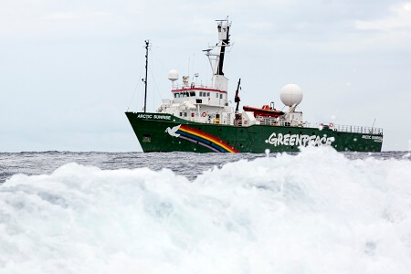 Llegó a Chile: Greenpeace irá con un submarino a proteger la Antártica
