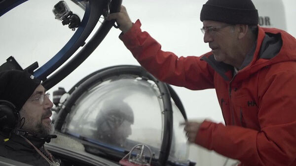 El actor Javier Bardem desciende al fondo del océano Antártico en un submarino científico de Greenpeace para pedir su protección