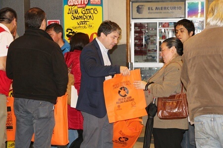 Más de 80 locales comerciales eliminaron entrega de bolsas plásticas en Valdivia