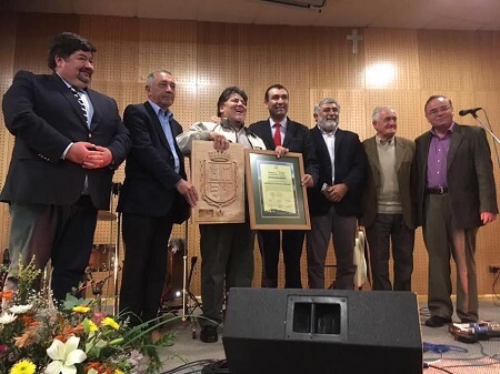 Felipe Montiel recibió premio de Extensión Cultural 2018 en una emotiva ceremonia