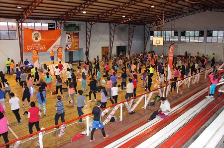 Municipio lanza programa “Gimnasios Abiertos” con zumba en el Gil de Castro