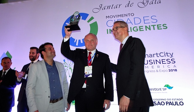 Temuco recibe premio “Ciudad Inteligente” en Feria de Brasil