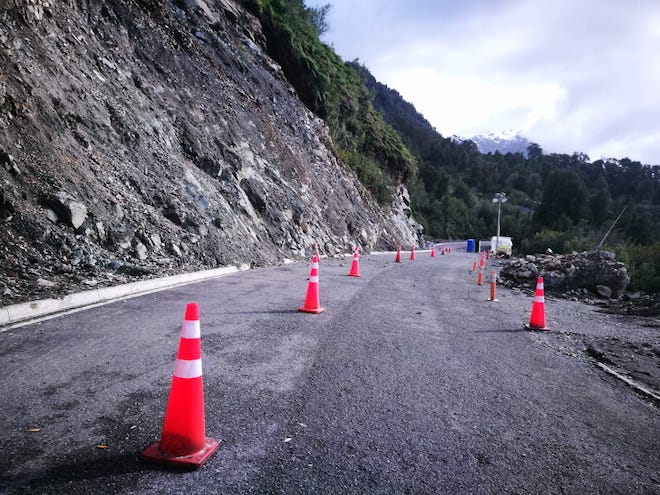 Seremi MOP informa estado de ruta 7 en Palena tras corte de vía por deslizamiento de rocas