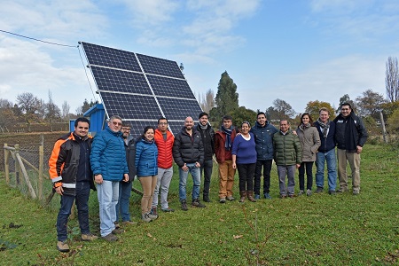 Realizan visita técnica a Isla Huapi para conocer exitoso sistema fotovoltaico
