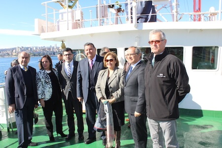 Senadores de la Comisión de Pesca sesionan a bordo del buque científico Abate Molina