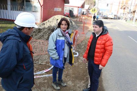 Avanzan obras de mejoras en veredas para calles Ismael Valdés y Arauco en Valdivia
