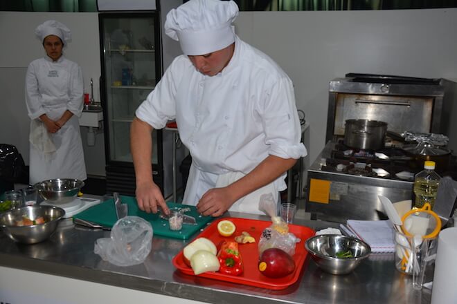 Estudiantes de todo el país demuestran sus habilidades en la cocina