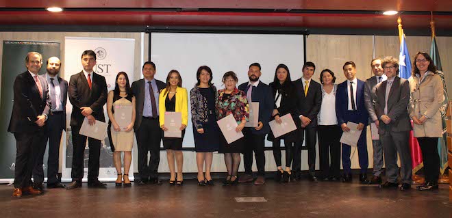 Alumnos de Derecho de la UST reciben Ius Postulandi