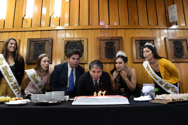Con cortina de agua y saludos protocolares comenzaron las celebraciones por aniversario Nº467 de Valdivia