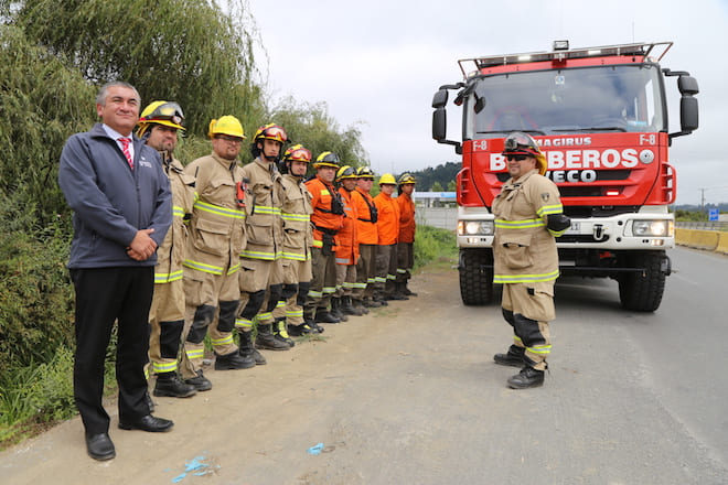 Intendente (s) destacó labor de bomberos locales que apoyaran labores en La Araucanía
