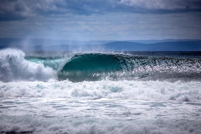 Campeonato “Las rutas del Caleuche”: surfistas sudamericanos buscarán las mejores olas en Chiloé