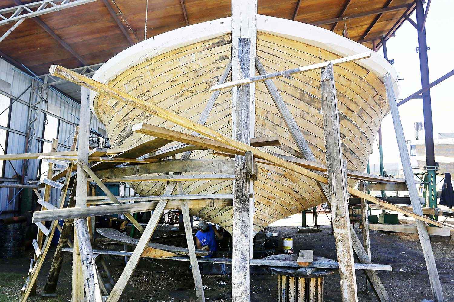 Constructores de botes de madera se reinventan y apuestan por naves más sofisticadas para deporte y turismo
