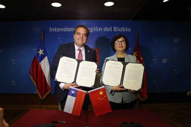 Intendente Giacaman firma un convenio de hermanamiento con delegados de Hubei China