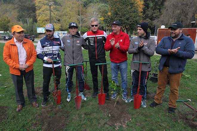 Pilotos de Rally se suman al cuidado medioambiental con plantación de árboles